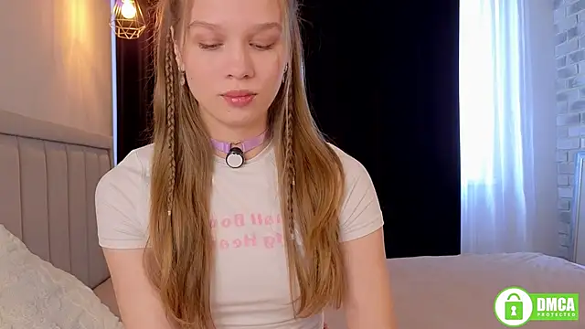 Snapshot of CutieBeauty chatting on 09/28/25, 10:20 CutieBeauty online show from 09/28/25, 10:20