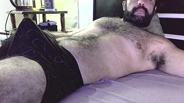 Snapshot of machoathome chatting on 02/08/25, 01:32 machoathome online show from 02/08/25, 01:32