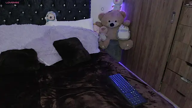 Snapshot of Maiaa_evans chatting on 12/28/24, 12:26 Maiaa evans online show from 12/28/24, 12:26