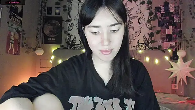 Snapshot of Anisawithlove chatting on 02/23/25, 06:23 Anisawithlove online show from 02/23/25, 06:23