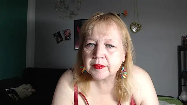 Snapshot of Blasflittchen chatting on 05/17/26, 10:55 Blasflittchen online show from 05/17/26, 10:55