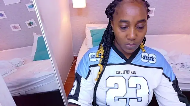 Snapshot of kiara_evanss chatting on 10/25/25, 01:40 kiara evanss online show from 10/25/25, 01:40