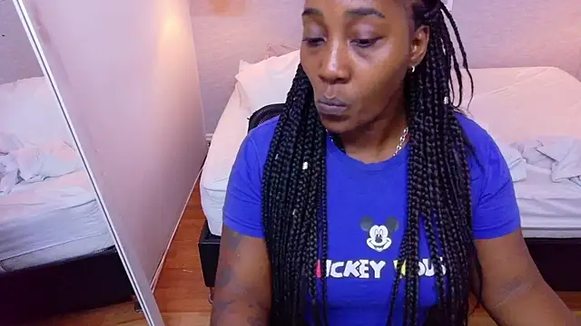 Snapshot of kiara_evanss chatting on 11/27/25, 10:45 kiara evanss online show from 11/27/25, 10:45