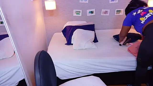 kiara evanss online show from 04/25/26, 08:06