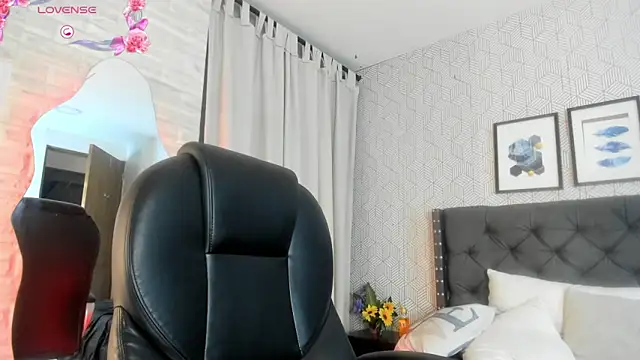 emma  smith1 online show from 02/04/25, 03:36