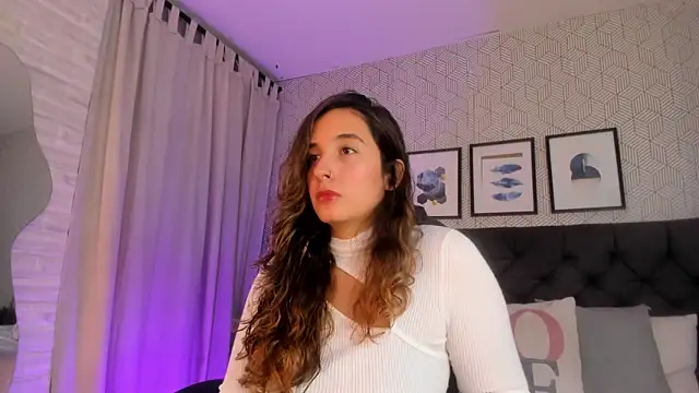 emma  smith1 online show from 02/05/25, 12:49