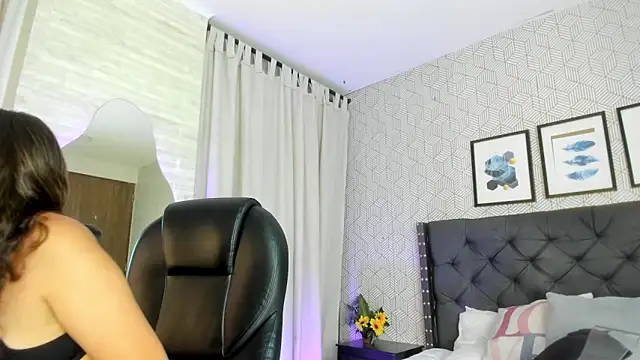 emma  smith1 online show from 02/06/25, 01:54