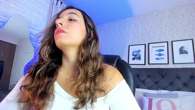 emma  smith1 online show from 02/07/25, 12:28