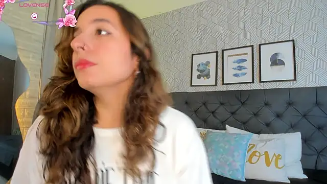 emma  smith1 online show from 03/12/25, 12:36