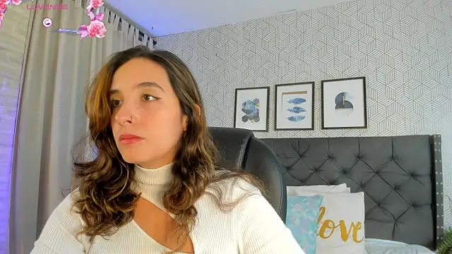 emma  smith1 online show from 03/14/25, 12:40