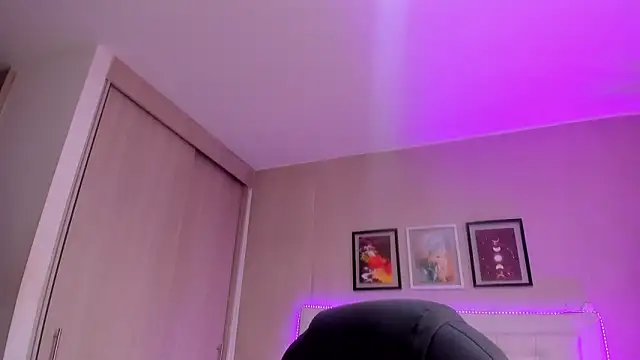 emma  smith1 online show from 02/21/26, 12:39