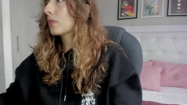 emma  smith1 online show from 03/11/26, 12:22