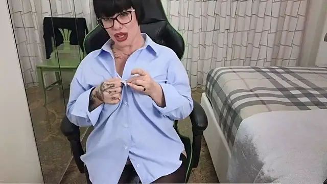 Snapshot of __Nina chatting on 02/07/25, 02:58 Nina online show from 02/07/25, 02:58