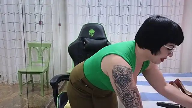 Snapshot of __Nina chatting on 02/27/25, 01:17 Nina online show from 02/27/25, 01:17