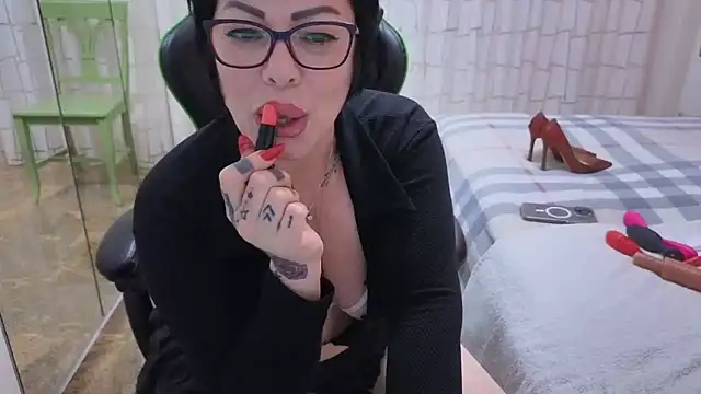 Snapshot of __Nina chatting on 03/05/25, 04:13 Nina online show from 03/05/25, 04:13