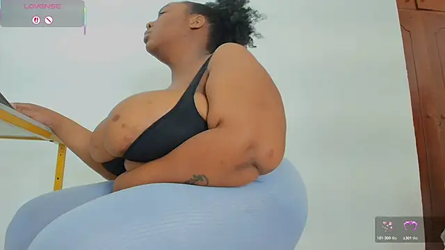 Breisy bigboobs online show from 11/15/25, 07:21