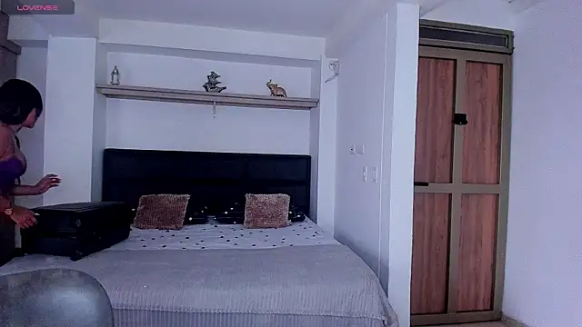 Snapshot of AbrilStivenson_ chatting on 09/18/25, 02:52 AbrilStivenson online show from 09/18/25, 02:52