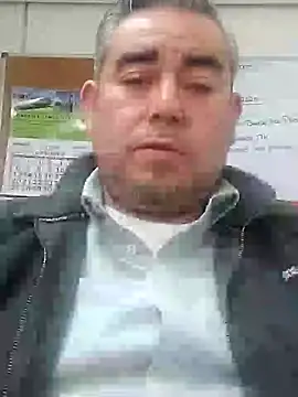 Snapshot of Manolete007x chatting on 10/30/25, 10:32 Manolete007x online show from 10/30/25, 10:32