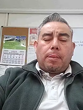 Snapshot of Manolete007x chatting on 11/13/25, 10:41 Manolete007x online show from 11/13/25, 10:41