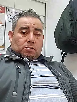 Snapshot of Manolete007x chatting on 11/19/25, 11:27 Manolete007x online show from 11/19/25, 11:27