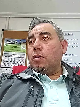 Snapshot of Manolete007x chatting on 11/27/25, 11:51 Manolete007x online show from 11/27/25, 11:51