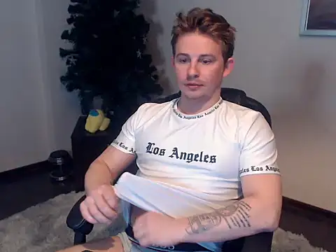 Snapshot of LandonYork chatting on 02/13/26, 07:10 LandonYork online show from 02/13/26, 07:10