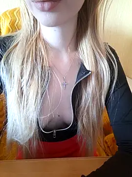 Elza kom online show from 09/18/25, 04:36