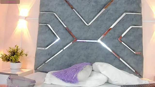 LucciaPorter online show from 04/13/26, 02:22