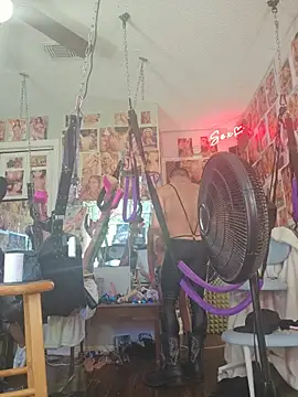 luvs2cumm69 online show from 04/23/26, 03:25