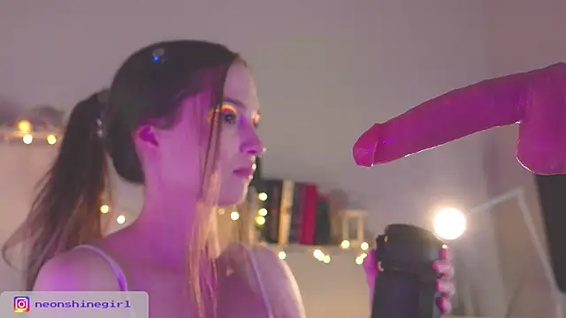 NeonShine online show from 02/25/26, 06:45