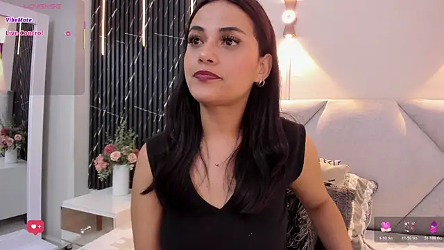 Snapshot of katrina_kaif_x chatting on 10/23/25, 07:23 katrina kaif x online show from 10/23/25, 07:23