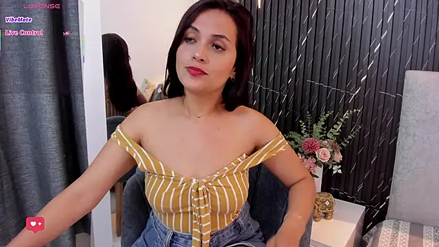 Snapshot of katrina_kaif_x chatting on 11/04/25, 07:13 katrina kaif x online show from 11/04/25, 07:13