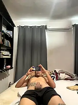 Snapshot of Magicerosxx69 chatting on 10/07/25, 04:26 Magicerosxx69 online show from 10/07/25, 04:26