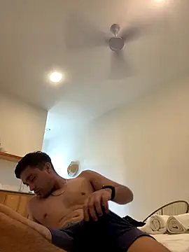 Snapshot of Magicerosxx69 chatting on 10/10/25, 09:36 Magicerosxx69 online show from 10/10/25, 09:36