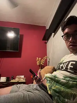 Snapshot of Magicerosxx69 chatting on 10/28/25, 06:28 Magicerosxx69 online show from 10/28/25, 06:28