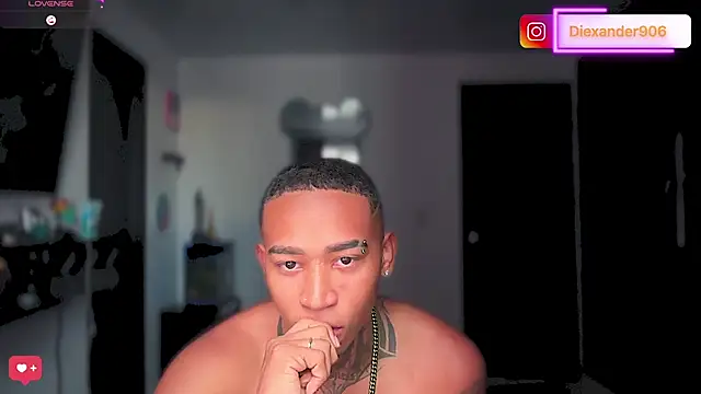 Snapshot of sexy_blacks_ chatting on 06/22/26, 12:13 sexy blacks online show from 06/22/26, 12:13