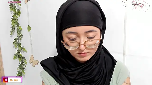 Snapshot of aysel_elid chatting on 05/21/26, 11:01 aysel elid online show from 05/21/26, 11:01