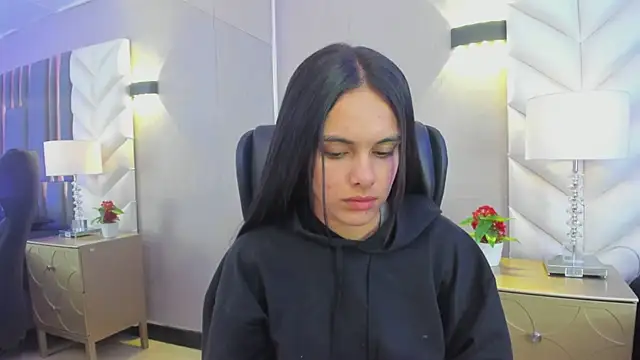 ChloeHarper  online show from 04/06/26, 11:44