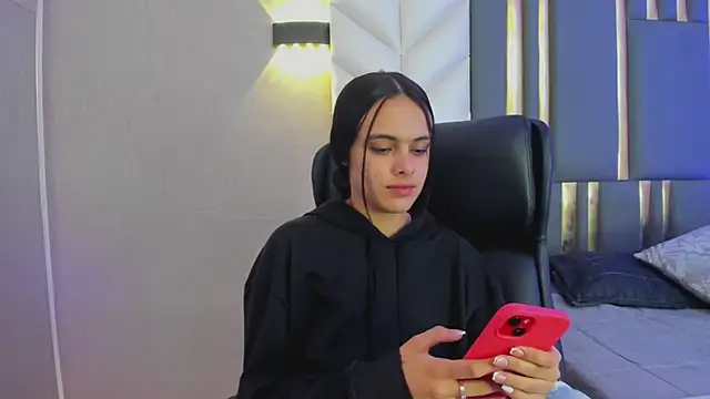 ChloeHarper  online show from 04/25/26, 11:46