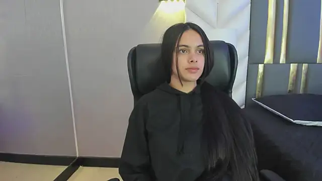 Snapshot of ChloeHarper_ chatting on 04/28/26, 11:37 ChloeHarper online show from 04/28/26, 11:37