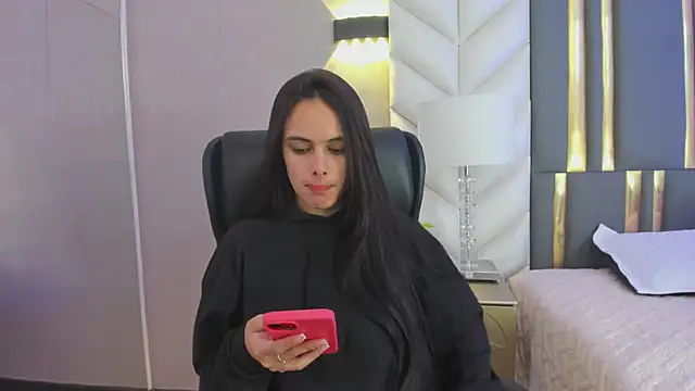 Snapshot of ChloeHarper_ chatting on 04/30/26, 11:49 ChloeHarper online show from 04/30/26, 11:49
