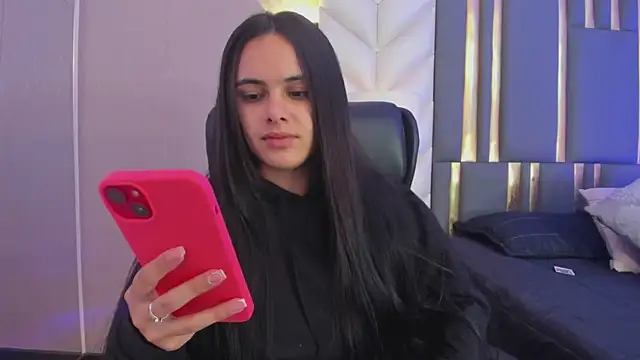 Snapshot of ChloeHarper_ chatting on 05/15/26, 11:50 ChloeHarper online show from 05/15/26, 11:50