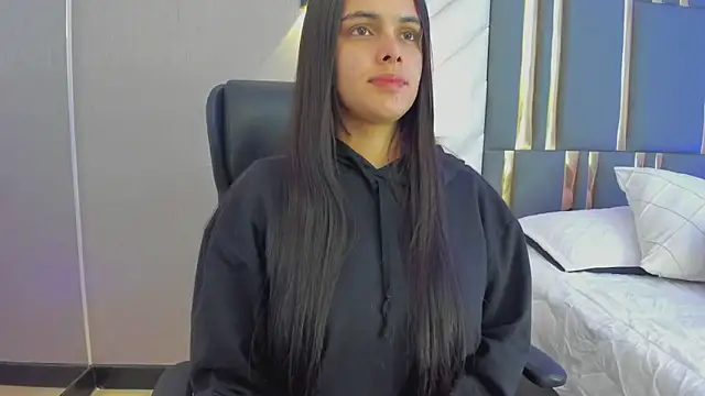Snapshot of ChloeHarper_ chatting on 05/27/26, 11:51 ChloeHarper online show from 05/27/26, 11:51