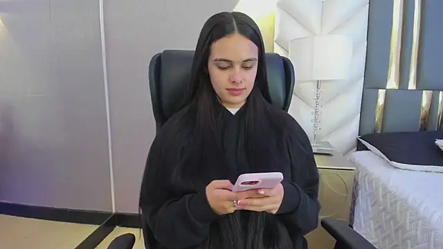 Snapshot of ChloeHarper_ chatting on 06/04/26, 11:49 ChloeHarper online show from 06/04/26, 11:49