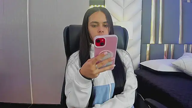 Snapshot of ChloeHarper_ chatting on 06/21/26, 11:46 ChloeHarper online show from 06/21/26, 11:46
