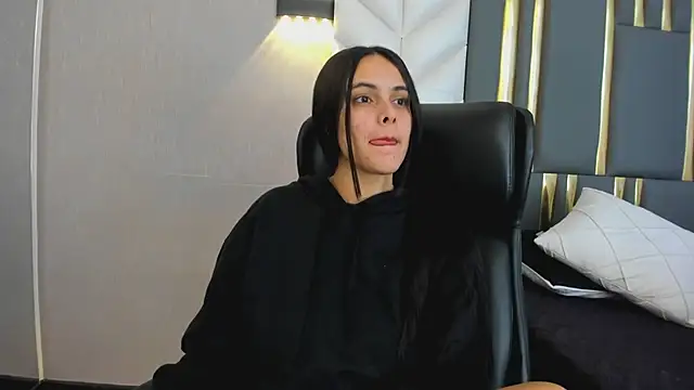 Snapshot of ChloeHarper_ chatting on 07/19/26, 01:04 ChloeHarper online show from 07/19/26, 01:04