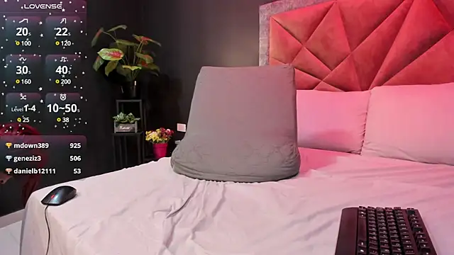 mia milff online show from 02/17/25, 12:32