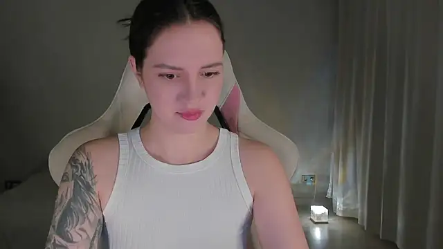 Snapshot of Sonia_moon_ chatting on 12/06/24, 01:40 Sonia moon  online show from 12/06/24, 01:40
