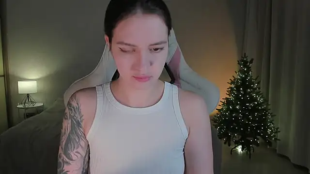 Snapshot of Sonia_moon_ chatting on 12/16/24, 01:21 Sonia moon  online show from 12/16/24, 01:21