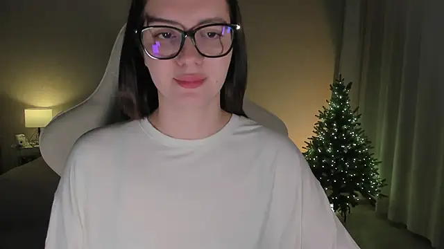Snapshot of Sonia_moon_ chatting on 12/28/24, 04:19 Sonia moon  online show from 12/28/24, 04:19